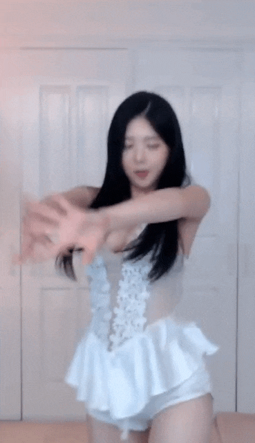 226324945_jAhtJln7_4160bf9c5596a4c111275f9d2f8a8fcde55ae508.gif
